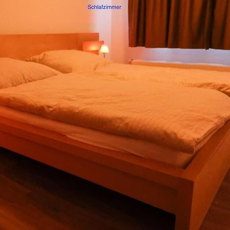 Freundliche Wohnung Mit Parkplatz Und Terrasse ノイブランデンブルク エクステリア 写真