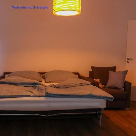 Freundliche Wohnung Mit Parkplatz Und Terrasse ノイブランデンブルク エクステリア 写真