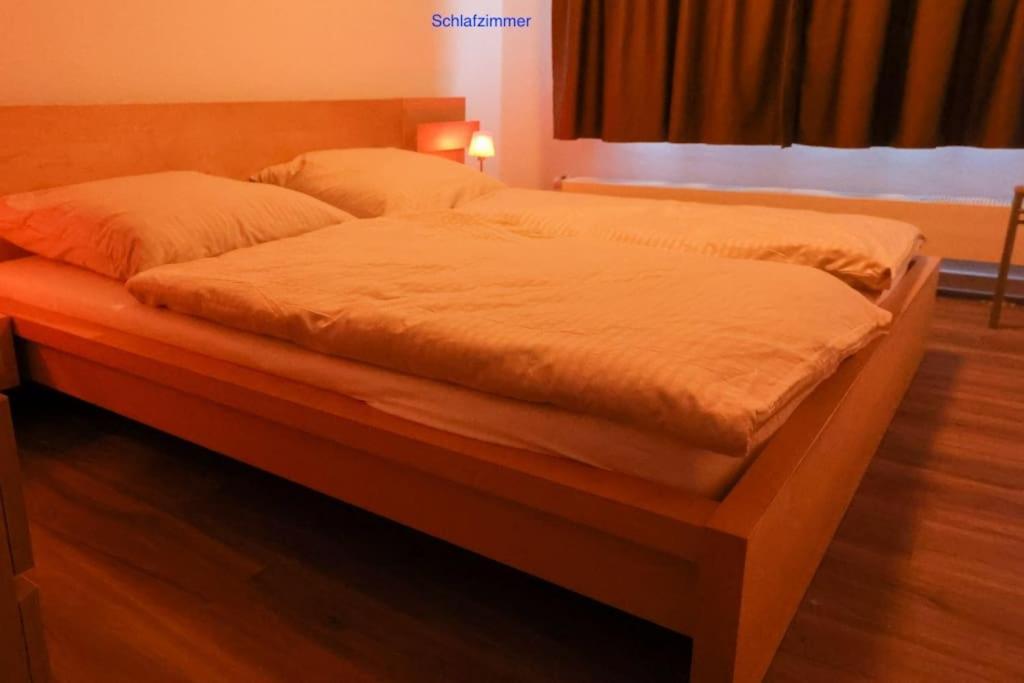 Freundliche Wohnung Mit Parkplatz Und Terrasse ノイブランデンブルク エクステリア 写真