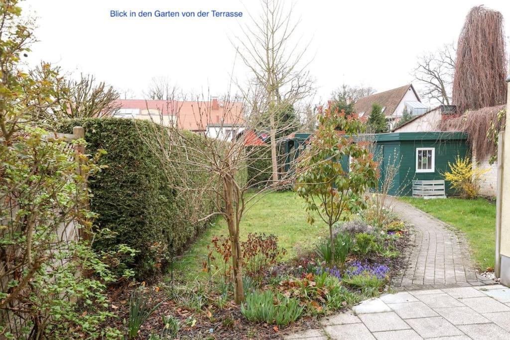 Freundliche Wohnung Mit Parkplatz Und Terrasse ノイブランデンブルク エクステリア 写真