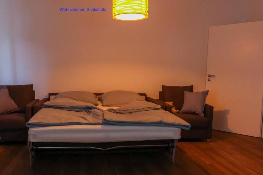 Freundliche Wohnung Mit Parkplatz Und Terrasse ノイブランデンブルク エクステリア 写真