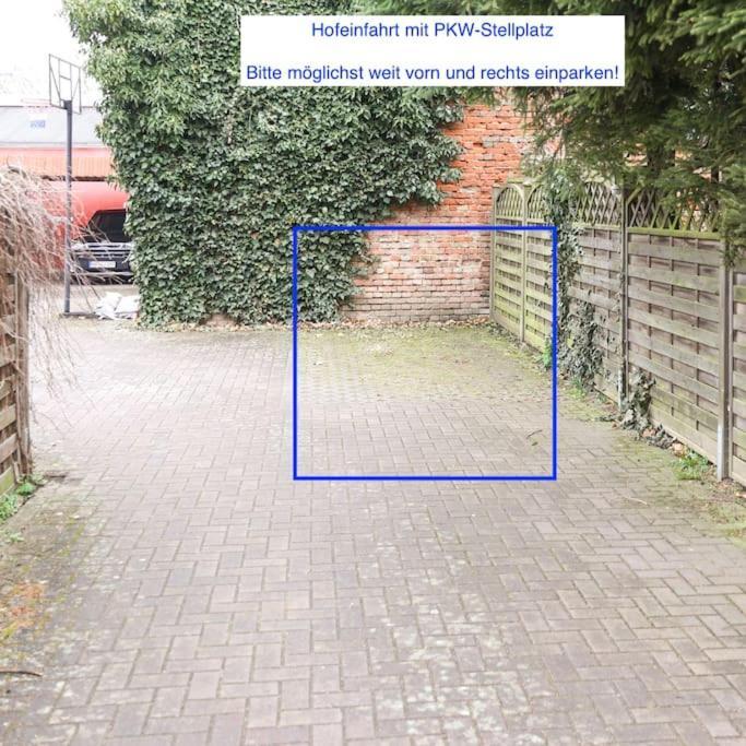 Freundliche Wohnung Mit Parkplatz Und Terrasse ノイブランデンブルク エクステリア 写真
